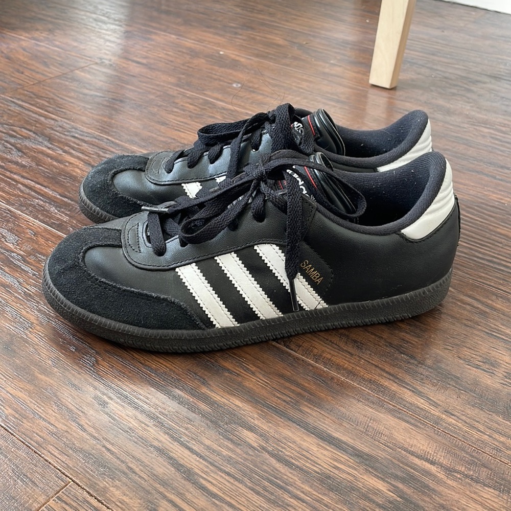 Classic black Adidas Sambas - women’s size 7